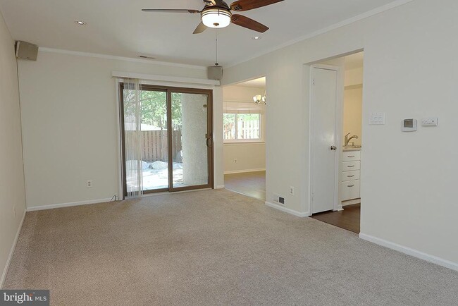 Building Photo - 72 5 Crown Royal Cir