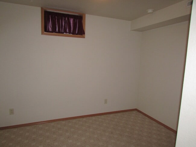 Building Photo - 3 BEDROOM | 2 BATH | SPACIOUS RAPID VALLEY...