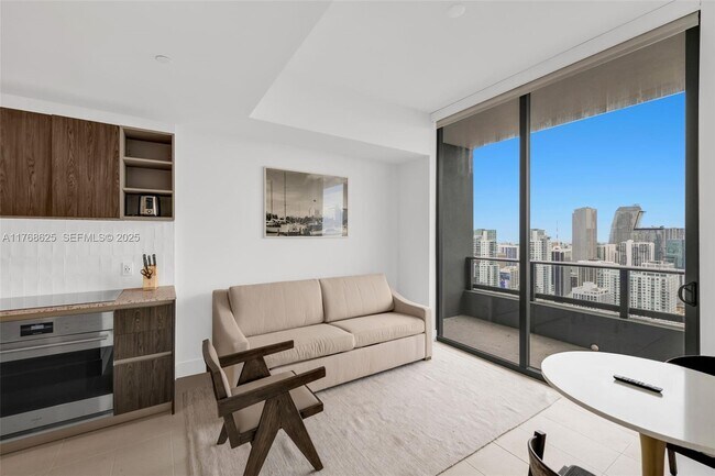 Building Photo - 601 NE 1st Ave