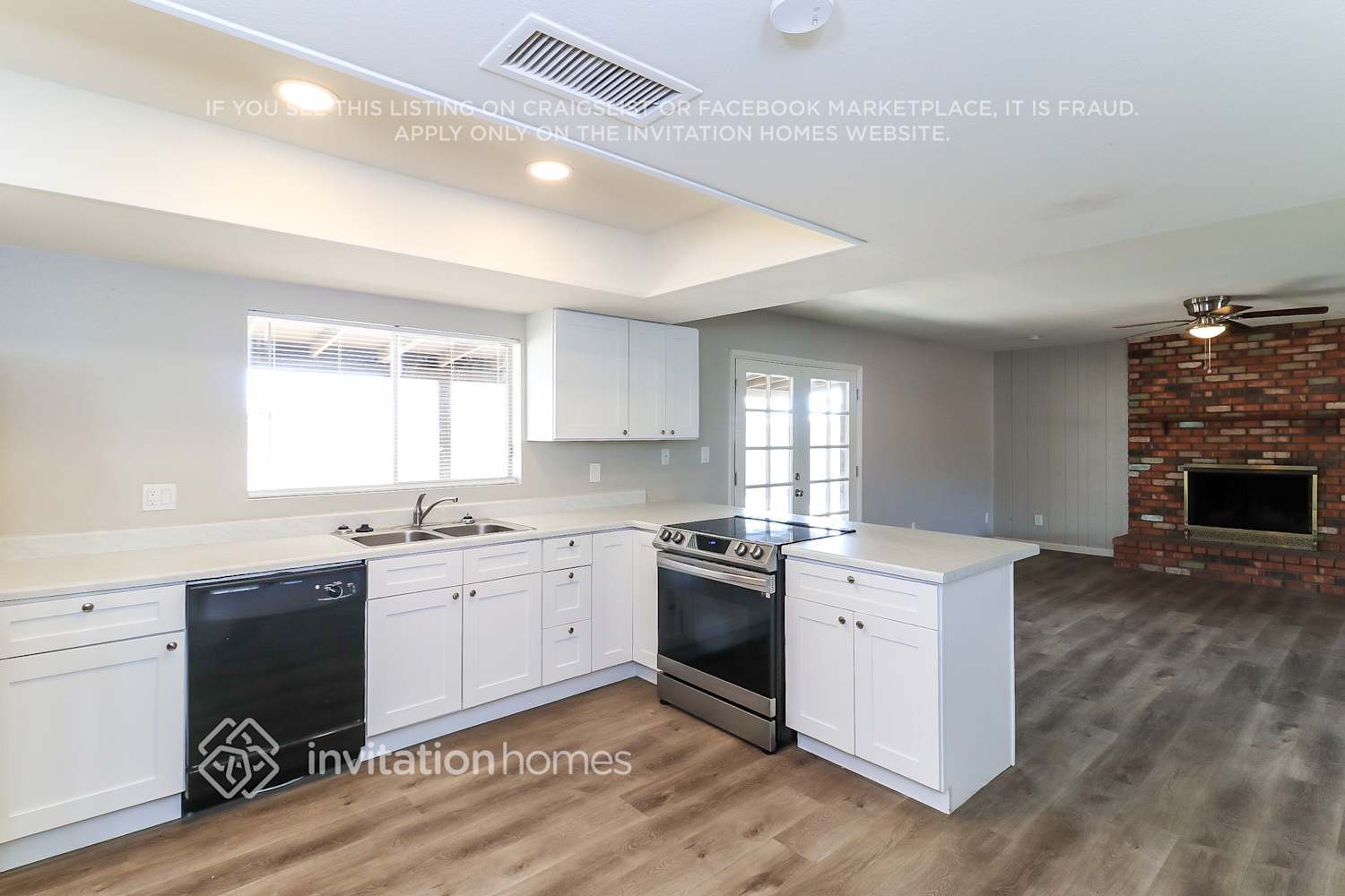 Building Photo - 4221 W Paradise Dr