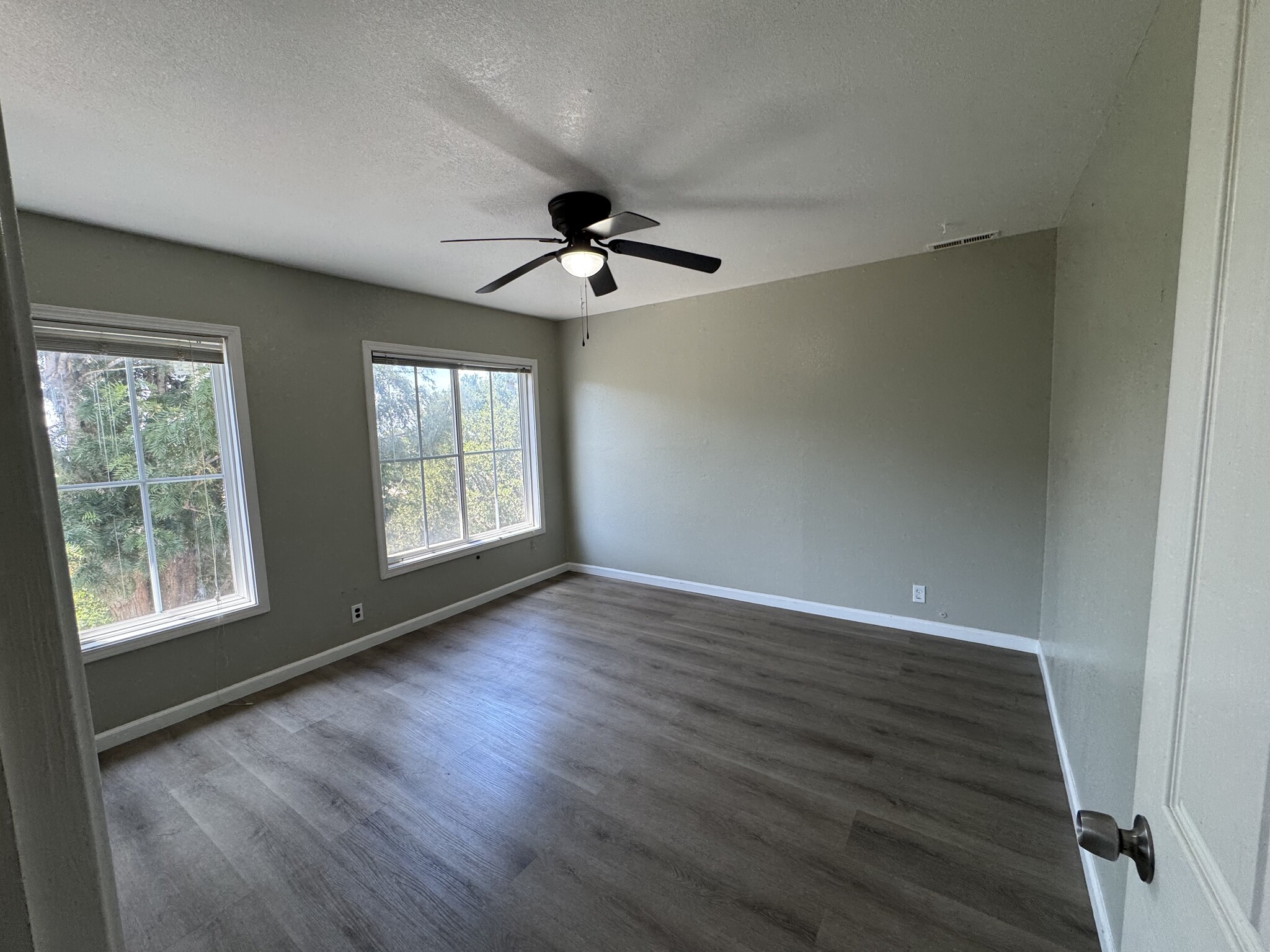 Building Photo - 1450 Highland Blvd