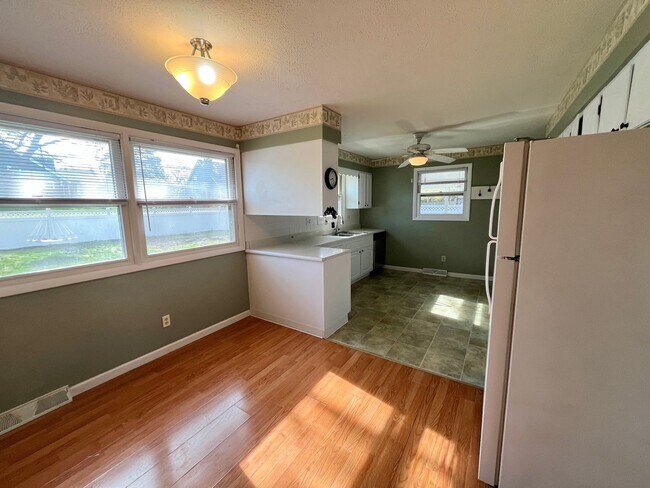 Building Photo - 3-bedroom, 1.5 bathroom unfurnished home in Saint Joseph