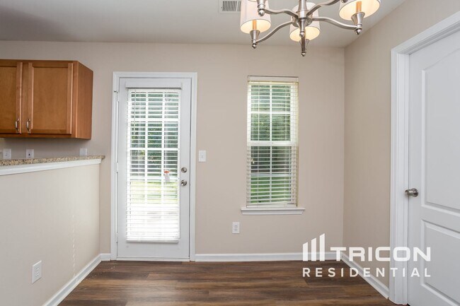 Building Photo - 130 Creek Way