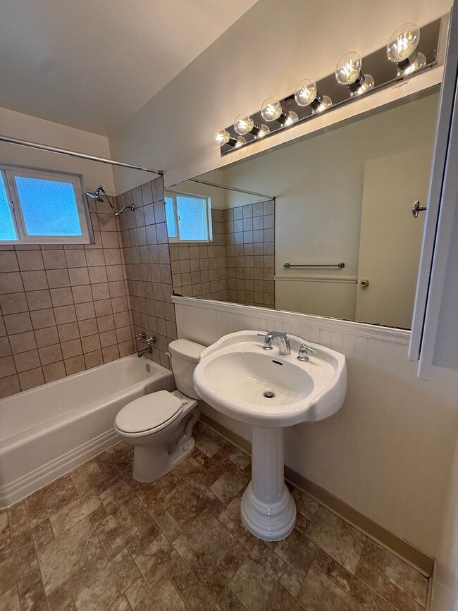 Building Photo - Orcutt Single Story Ranch Style Home Near ...