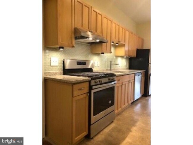 Building Photo - 805 N Beechwood St