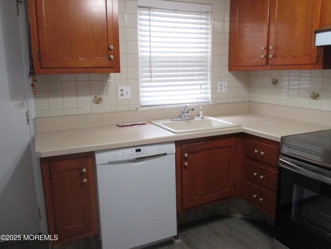 Building Photo - 111B Edinburgh Ln