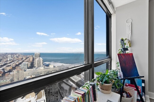 Building Photo - 5415 N Sheridan Rd