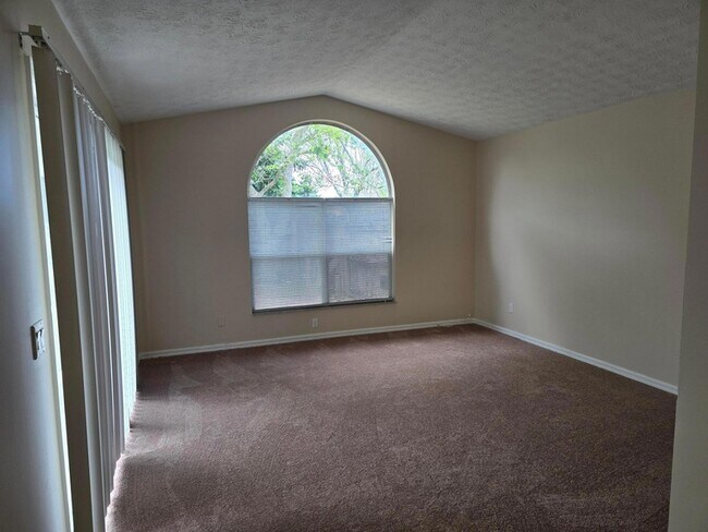 Building Photo - 2601 SE Creston Ln