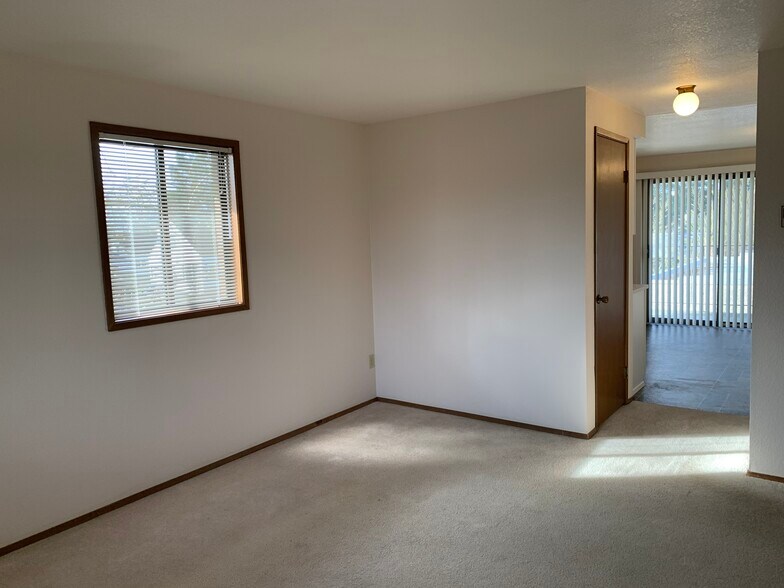 Building Photo - 107 La Villa Dr