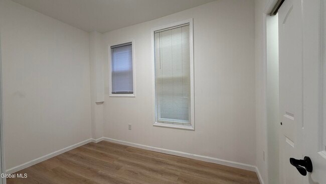 Building Photo - 305 2nd St