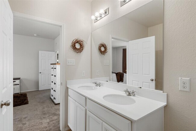Building Photo - 3129 Montserrat Creek Dr