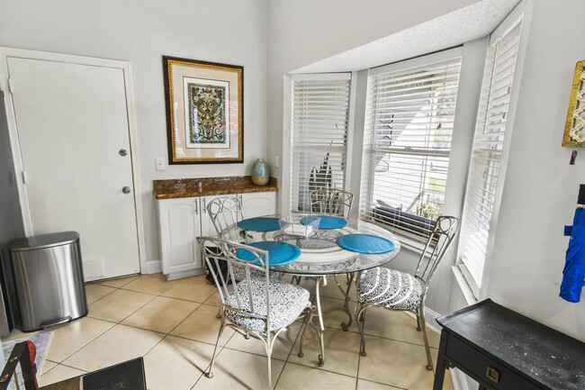 Building Photo - 9145 Beverly Ct