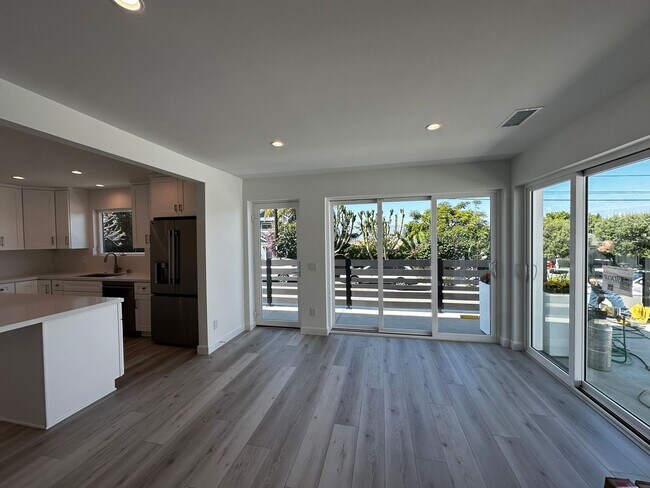 Building Photo - *Special Offer* Live the Coastal Lifestyle in Cardiff