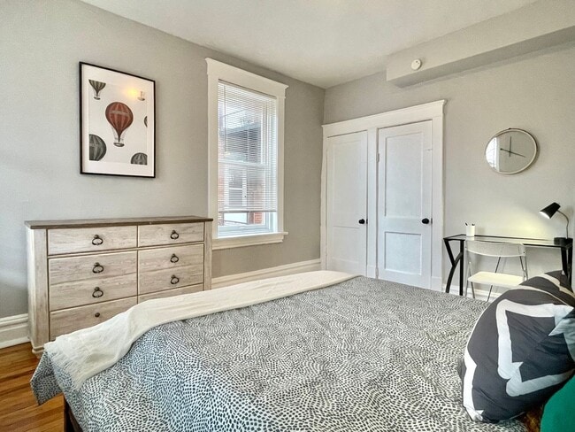 Building Photo - 4205 Botanical Ave