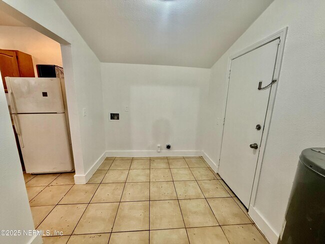 Building Photo - 2780 Sunnyside St