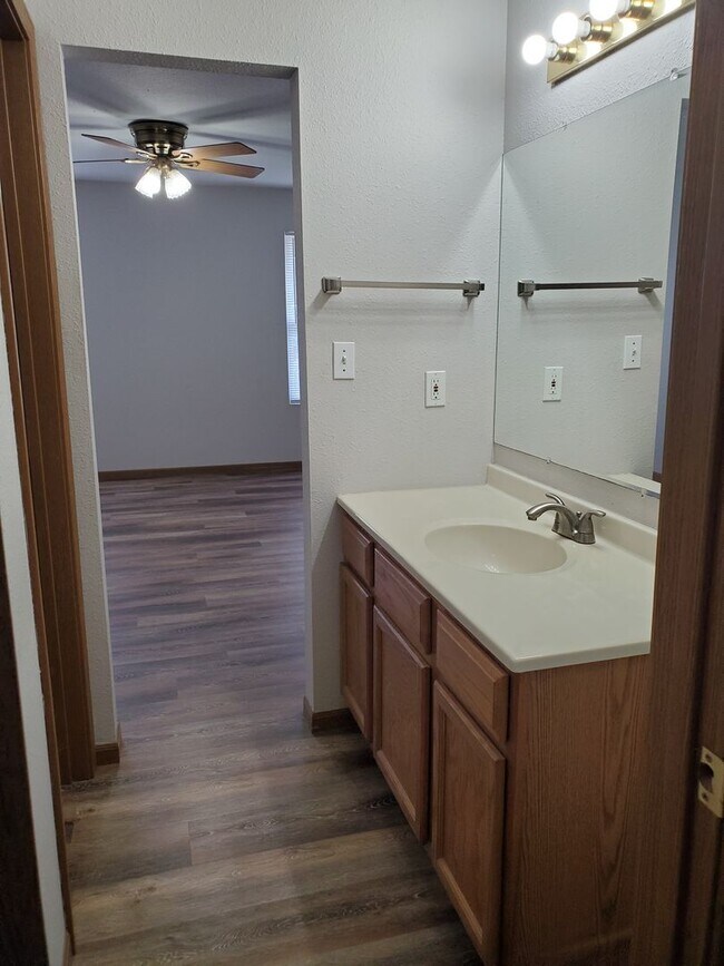 Building Photo - Beautiful home near Lake Sherwood. Washbur...