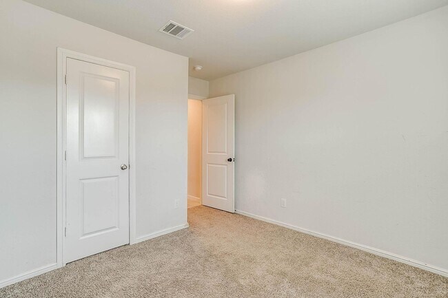 Building Photo - Nice 3 Bed, 2 Bath House in Creekside Esta...