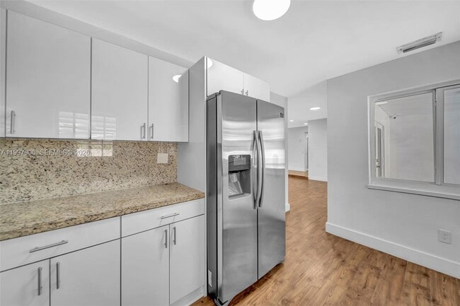 Building Photo - 15010 NE 7th Ave