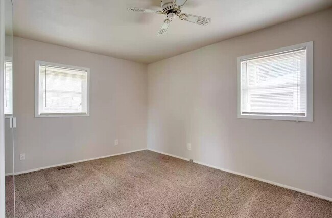 Building Photo - 2503 W Kirby Ave