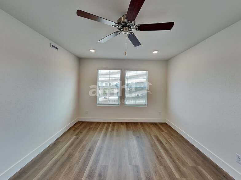 Building Photo - 10343 Bee Balm St