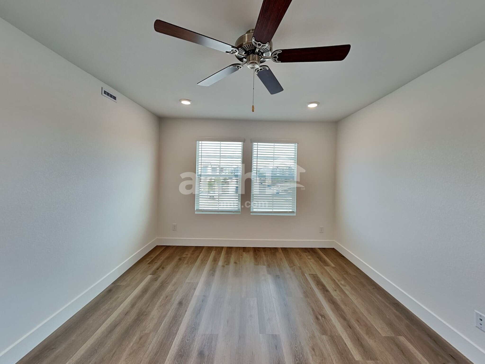 Building Photo - 5880 Vaes Dothrak St