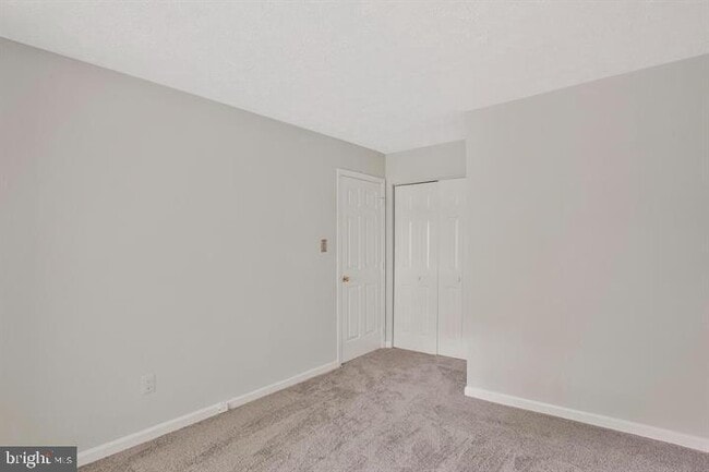 Building Photo - 4325 Lord Fairfax Ct