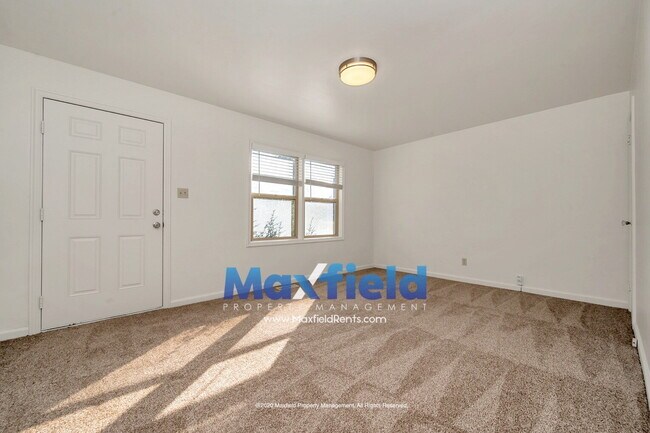 Building Photo - LEASE SPECIAL ! Sugarhouse Bungalow 2 BD 1 BA 1GA - 1500+ sq ft