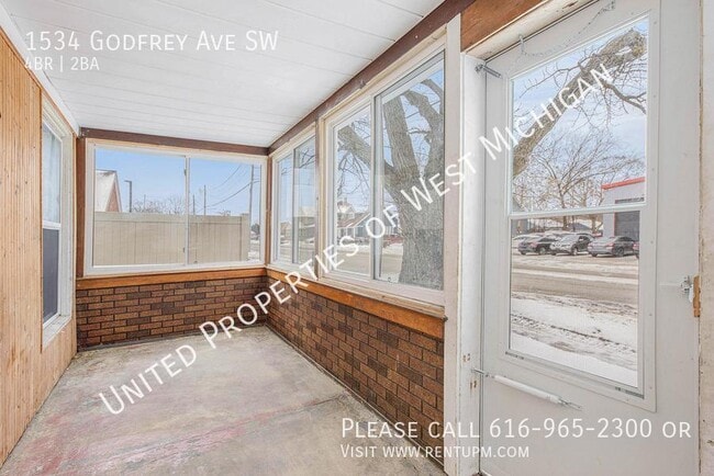 Building Photo - 4 Bed, 2 Bath Home | Spacious Kitchen | Ce...