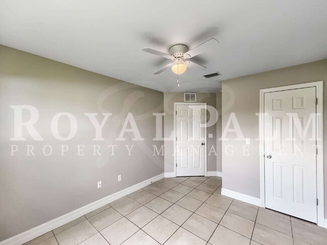 Building Photo - Cozy Up Long-Term & Leaf It All Behind – 3BR/2BA Duplex + Garage & The Favorite Perk: Screened. L...