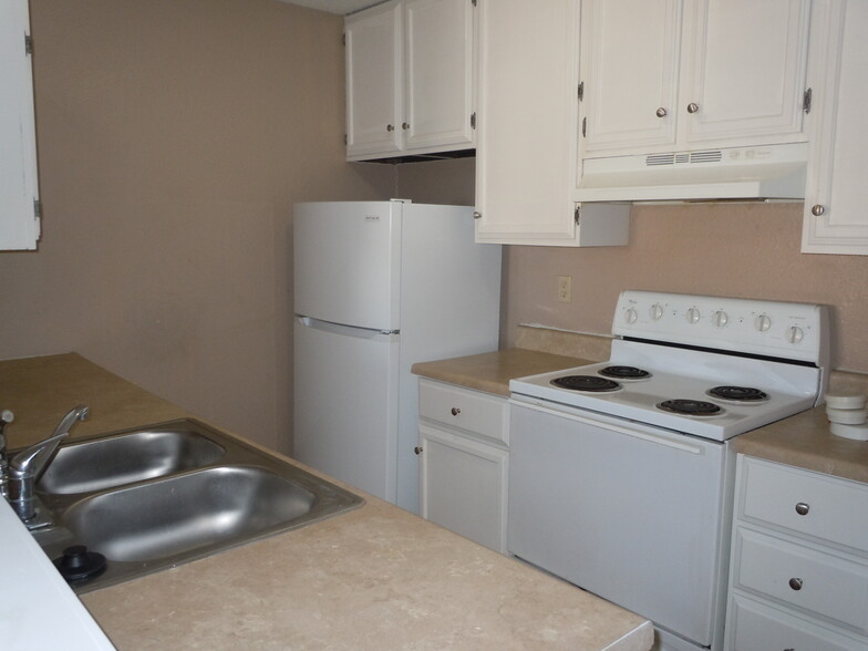 Building Photo - 10 Cougar Dr