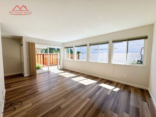 Building Photo - 411 College Ave