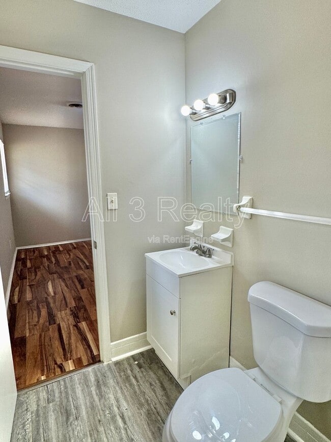 Building Photo - 523 Placid Dr