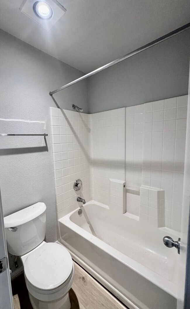 Building Photo - Cedar Park Condo  Freshly Updated