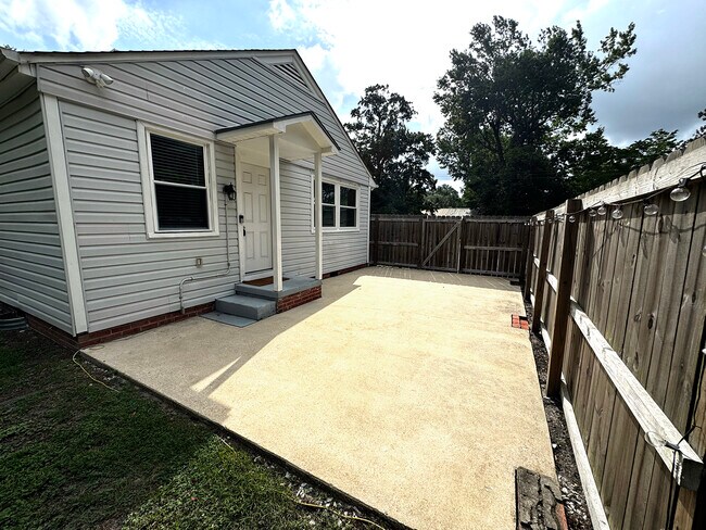 Building Photo - 622 Rosemont Ave