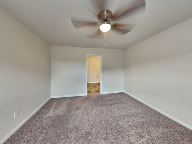 Building Photo - Apply today! Ashton Lakes