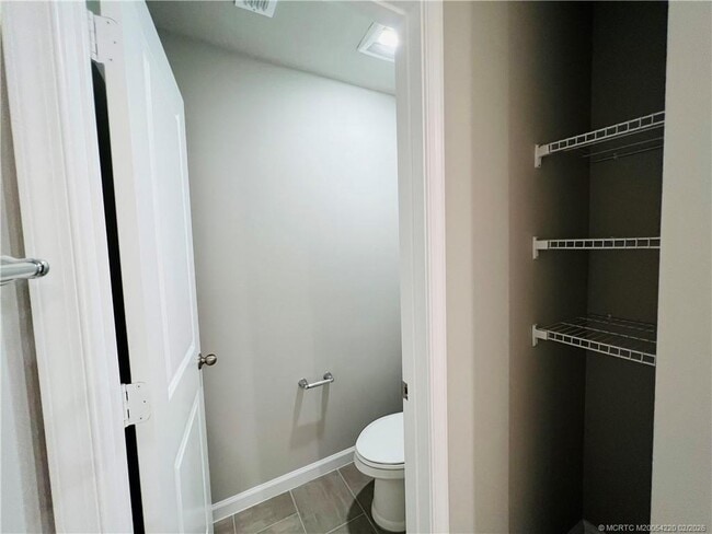 Building Photo - 3913 SE Mentmore Ln