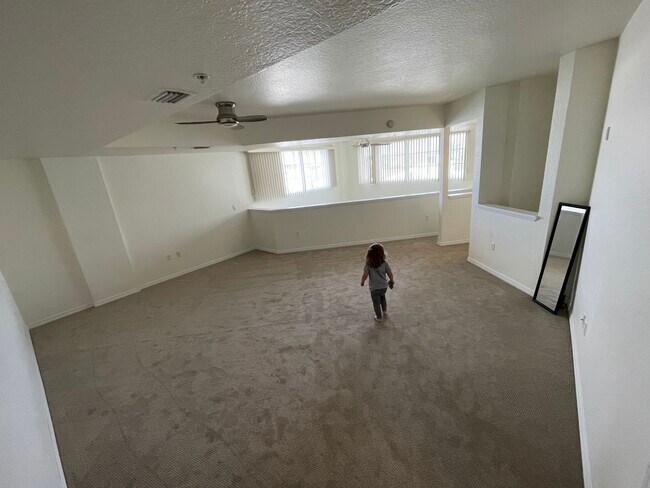 Building Photo - 128 S Beach St