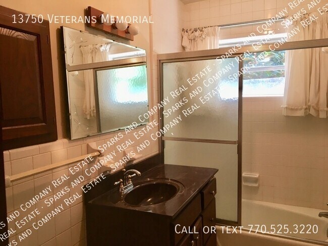 Building Photo - Winston Rental (Available to show Nov 1, 2...