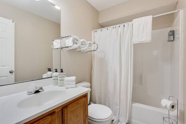 Building Photo - 3000 Lasalle St