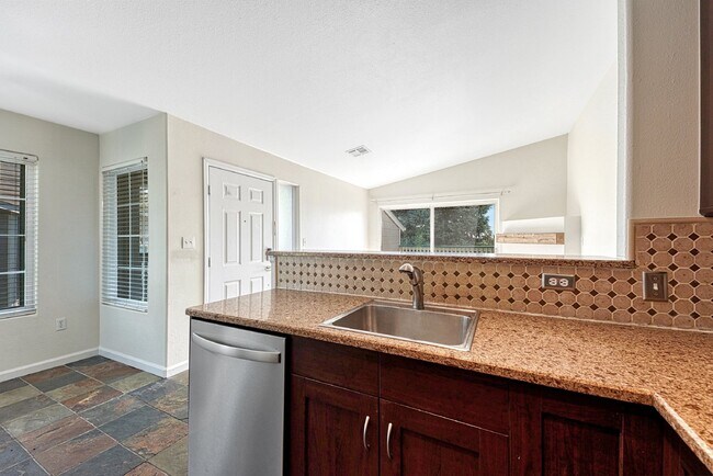 Building Photo - $2,100 - 2-Bed, 2-Bath Condo in Highlands ...