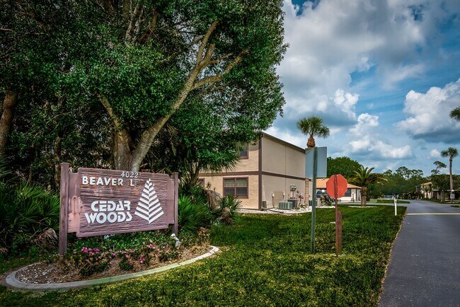 Building Photo - IDEAL CENTRAL LOCATION IN PORT CHARLOTTE