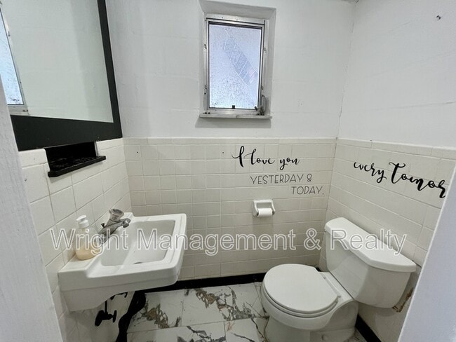 Building Photo - 3907 Luma Dr