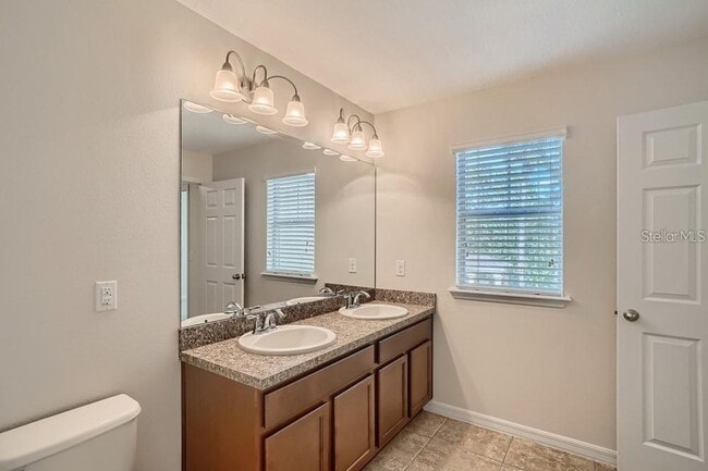 Building Photo - 3 Bed 2.5 Bath Townhome for Rent