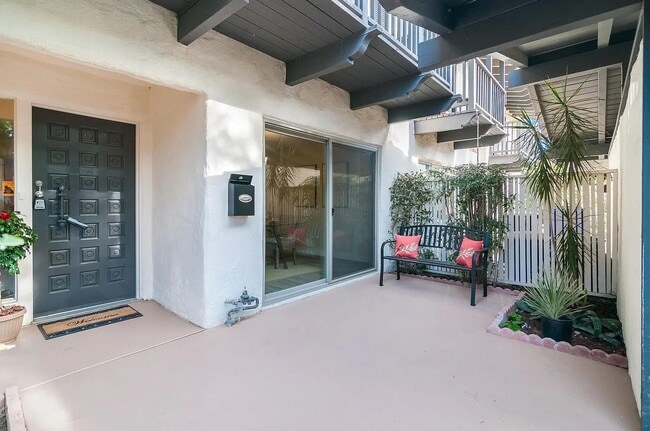 Building Photo - 4 Bedrooms and 2.5 baths!  Modern upgrades and a coastal community!