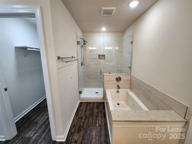 Building Photo - 326 Sadie Dr