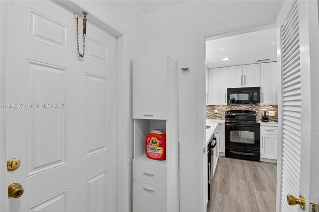 Building Photo - 554 NW 46th St