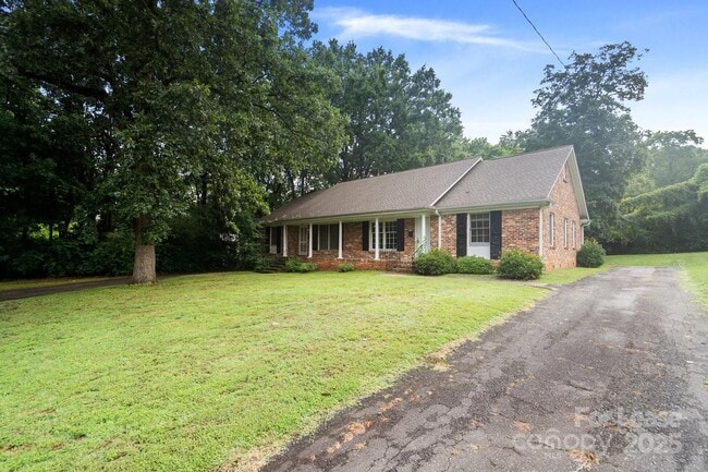 Building Photo - 4703 Fairheath Rd