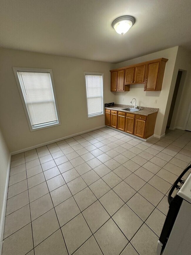 Building Photo - Spring St. 227-231