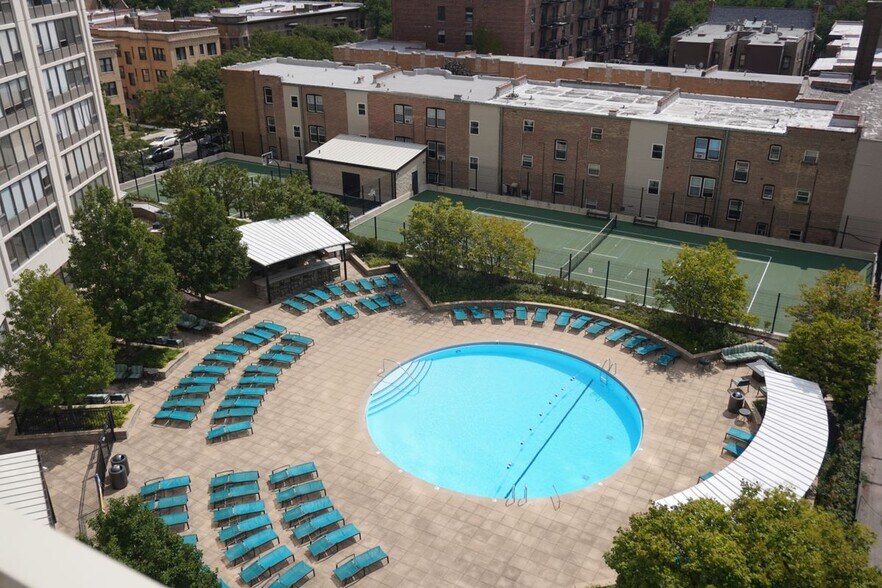Building Photo - 3930 N Pine Grove Ave