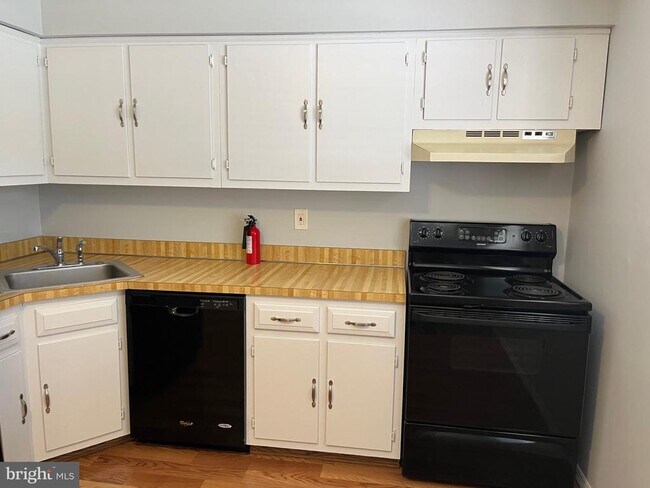 Building Photo - 1508 Silver Ct